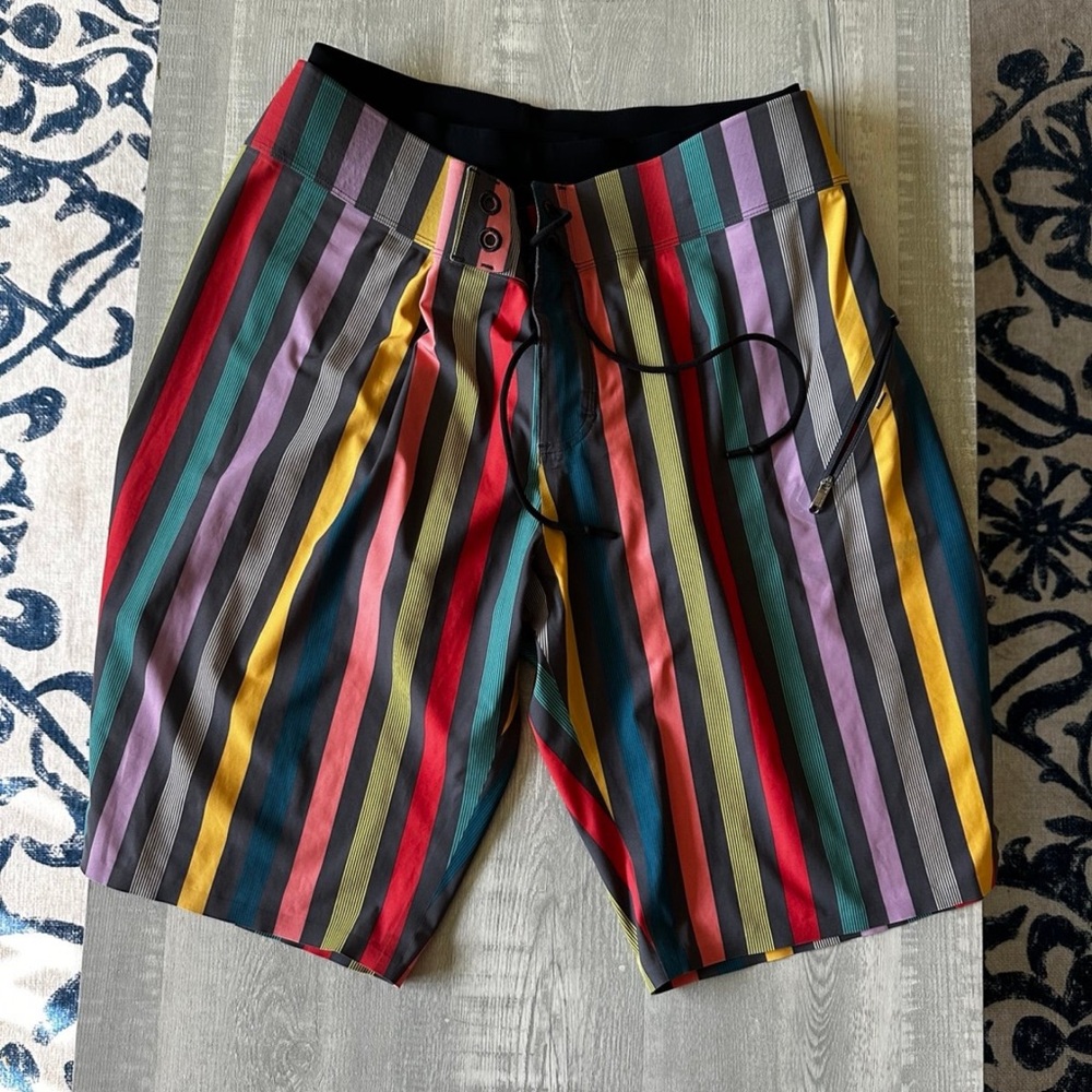Lululemon Athletica MultiColor Men’s Board Shorts Swim